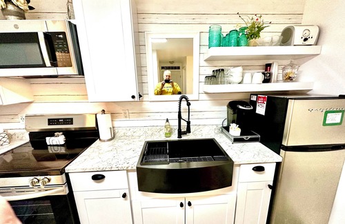 Southgate Triangle Cabaña | Central Cottage -cerca de todo!