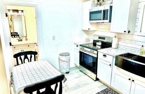 Southgate Triangle Cabaña | Central Cottage -cerca de todo!