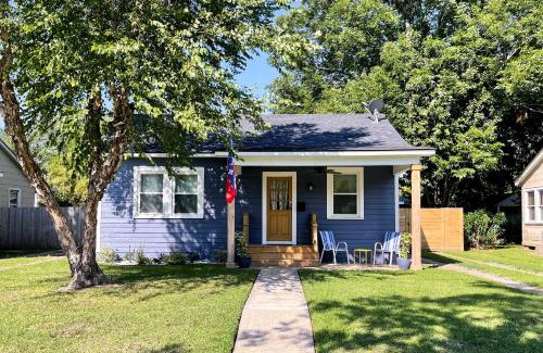 Lafayette Casa | Central Cottage with Grill, 1 Mi to Cajun Field