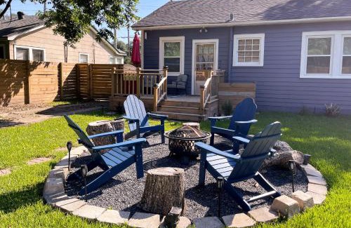 Lafayette Casa | Central Cottage with Grill, 1 Mi to Cajun Field