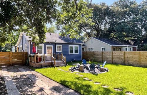 Lafayette Casa | Central Cottage with Grill, 1 Mi to Cajun Field
