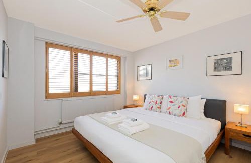 Holborn and Covent Garden Apartamento | Central Covent Garden 1BR Flat with Balcony