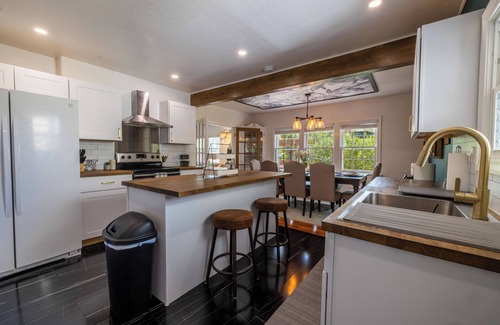 Casper Cabaña | Central Cozy Cottage! Spacious entertaining area, gameroom, and cornhole arena!