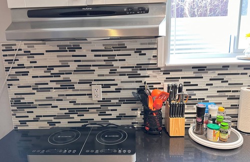 Varsity Casa | Central Cozy Stay- near C-train, office space, quiet, 2BR, sleeps 6