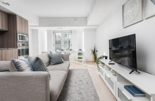 Bay Cloverhill Apartamento | Central Downtown 1 and Den w 3 beds Sleeps 4 by UofT