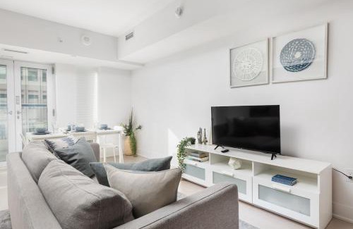 Bay Cloverhill Apartamento | Central Downtown 1 and Den w 3 beds Sleeps 4 by UofT