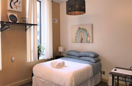 Downtown Pittsburgh Apartamento | Central Downtown Queen Bed Walk to all Venues