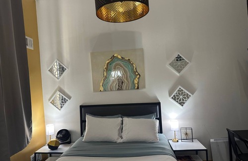 Downtown Pittsburgh Apartamento | Central Downtown Queen Bed Walk to all Venues