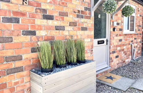 Ellesmere Casa | Central Ellesmere -sleeps2 - Parking - Petfriendly