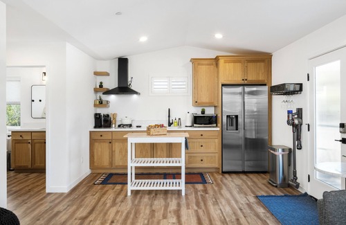 Central Escondido Condominio | Central Escondido 1BR/1BR with King Bed & W/D in Unit