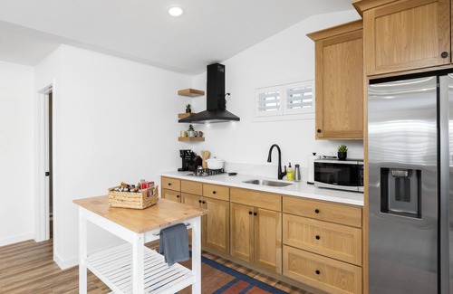 Central Escondido Condominio | Central Escondido 1BR/1BR with King Bed & W/D in Unit