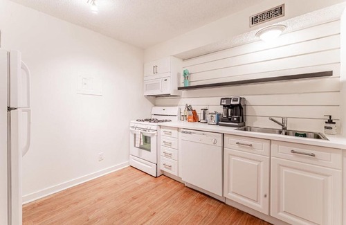 Brentwood Apartamento | Central Extended Stay 2BR Apartments