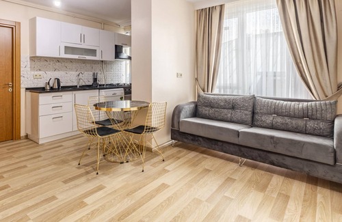 Mecidiyekoy Apartamento | Central Flat Near Metro and Trump Mall in Sisli