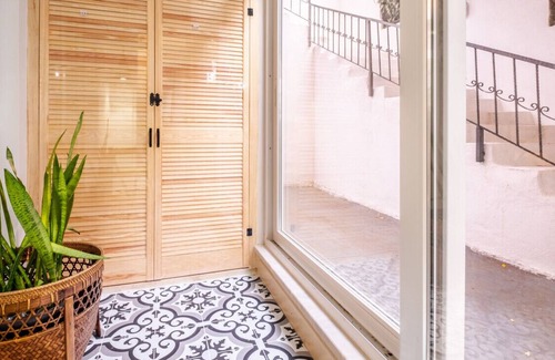 Gayrettepe Apartamento | Central Flat with Backyard in Besiktas-1