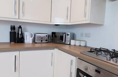 Stafford Casa | Central Getaway House with Parking, Wi-Fi & Garden