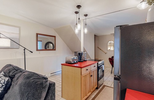 Bar Harbor Cabaña | Central guest house with patio & washer/dryer - walk to ocean, shops & dining