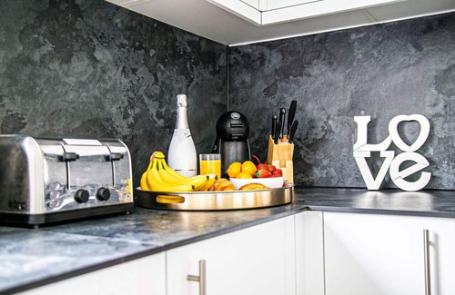Whitnash Casa | 🌟Central House w/ Free Parking, SmartTV & Netflix🌟