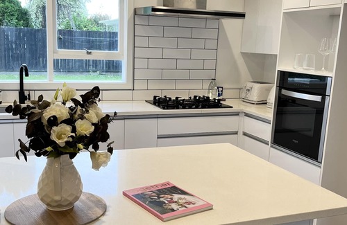 Hamilton North Casa | CENTRAL HAMILTON HOME - Near beautiful river walks - Family Friendly