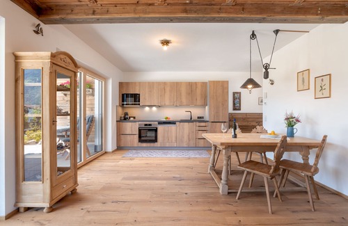 Fuegen Condominio | Central holiday apartment with garden & sauna in Fügen, Zillertal