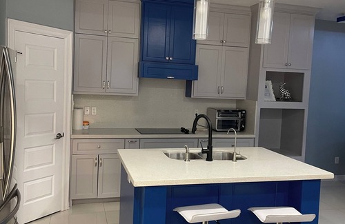 Alamo Casa | Central home and major stores restaurants and landmarks are within 5 minutes.