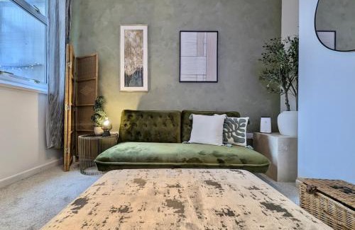 Portsmouth Casa | Central Home in Portsmouth Sleeps 10