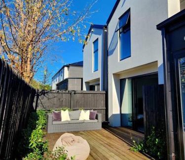 Spreydon Apartamento | Central Home with Internal Garage - Close to CBD!