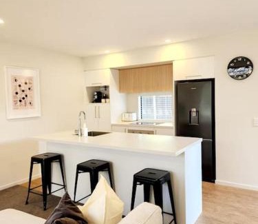 Spreydon Apartamento | Central Home with Internal Garage - Close to CBD!