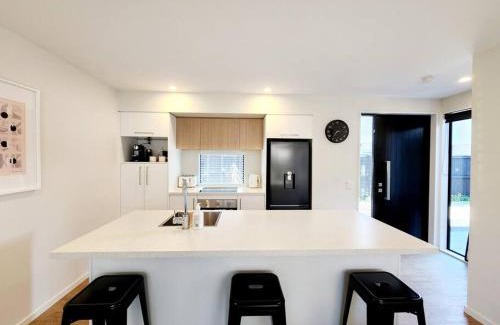Spreydon Apartamento | Central Home with Internal Garage - Close to CBD!