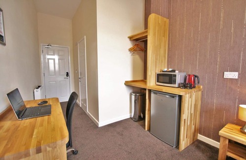 Gloucester Hotel | Central Hotel Gloucester by Roomsbooked