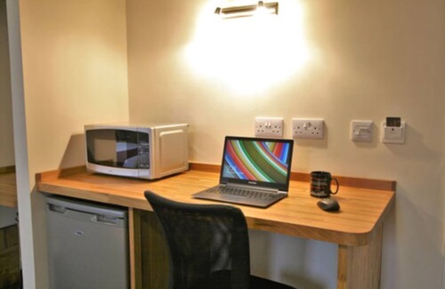Gloucester Hotel | Central Hotel Gloucester by Roomsbooked