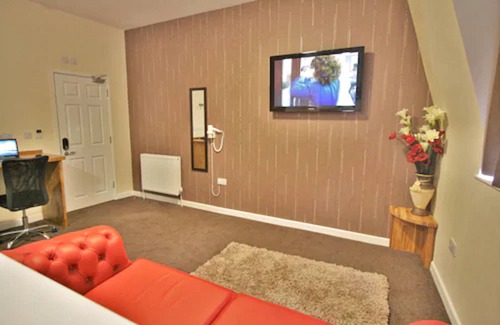 Gloucester Hotel | Central Hotel Gloucester by Roomsbooked