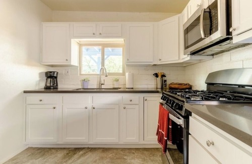 Palo Verde Casa | Central house located by university of Arizona with pool and hot tub