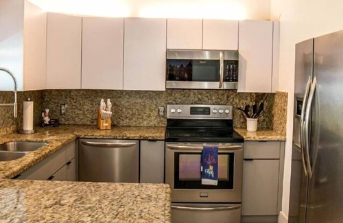 Coral Terrace Casa | Central house Miami with heated Pool /games