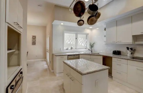 Greenway Plaza-Upper Kirby Casa | Central Houston Two Bedroom Home W/Pool Great Area