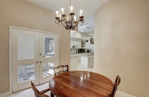 Greenway Plaza-Upper Kirby Casa | Central Houston Two Bedroom Home W/Pool Great Area