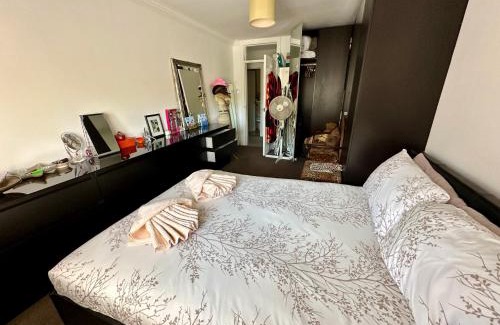 Hove Apartamento | CENTRAL HOVE Large 2 bedroom Private residence with PARKING & BEACH HUT
