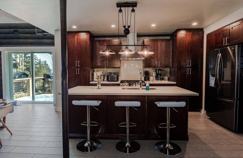 Regional District of Nanaimo Cabina | Central Island Log Cabin | Perfect Base for Exploring