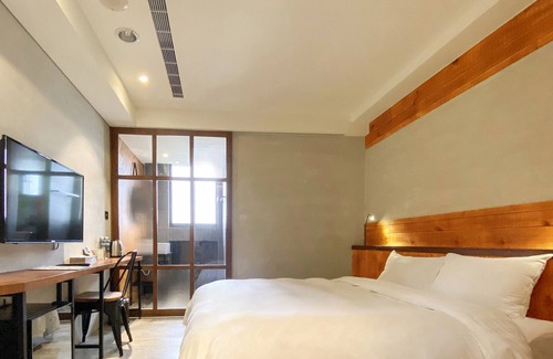 East District Hotel | Old School - Central Land Hotel