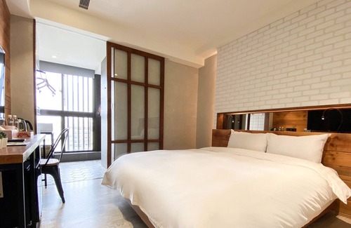 East District Hotel | Old School - Central Land Hotel