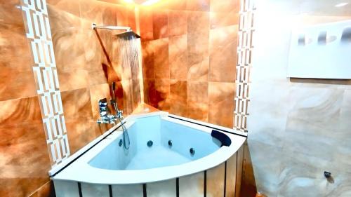 Quartier Mozart Apartamento | Central Large apartment with stone sauna and jacuzzi
