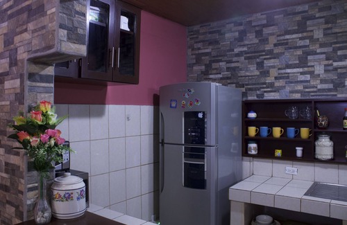 Managua Casa | Espaciosa Casa Centrica con Cocina , TV, Wifi , AC , King Bed ★