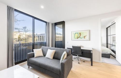 City West Apartamento | Central located 2 bedroom Apartment in Canberra with Parking