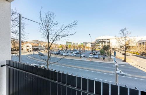 City West Apartamento | Central located 2 bedroom Apartment in Canberra with Parking