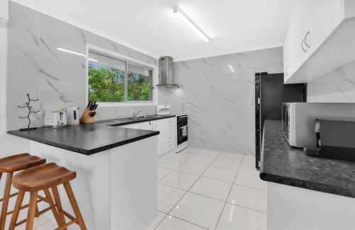 Southport Apartamento | Central Located 3 Bedroom Unit in Southport
