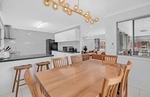Southport Apartamento | Central Located 3 Bedroom Unit in Southport