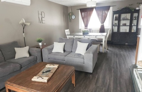 Algoma District Casa | Central Location- Modern Main level 3BRD Home