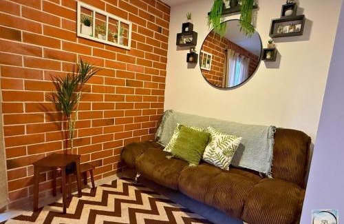 Zona 10 Apartamento | Central Location, Secure & Vibrant Night Life!
