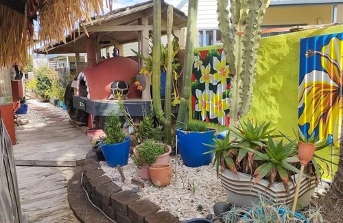 Whangamata Apartamento | Central location, & cosy setup