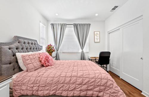 Airport Area Casa | Central Location Cozy Private Bedroom w Bathroom