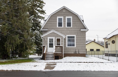 Superior Casa | Central Location! Cozy 4BR + Backyard | Smart TV